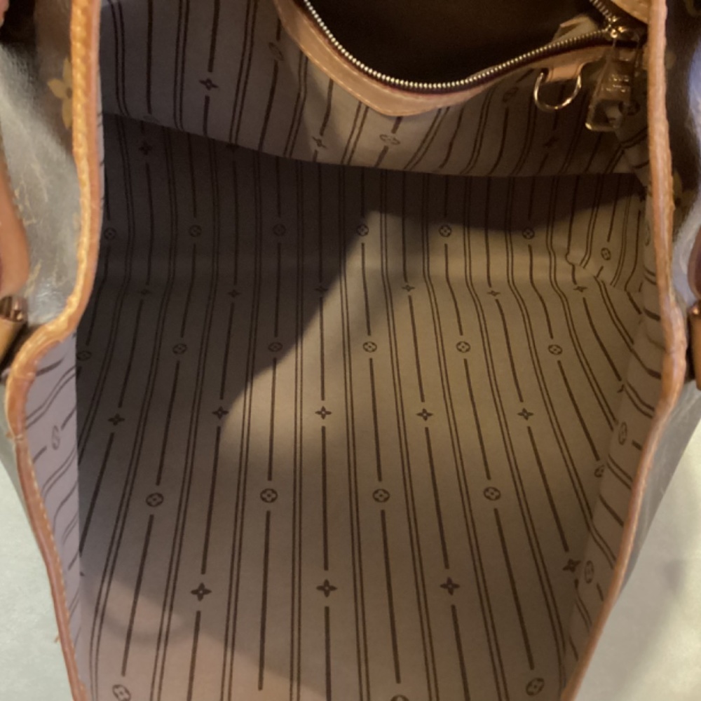 Handbag - Picture 11 of 12